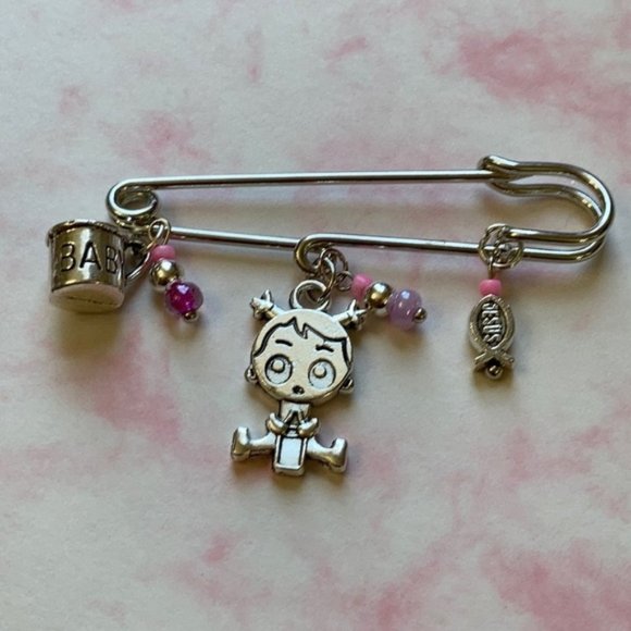 Baby girl 👧🏻 announcement pin brooch - Picture 7 of 15